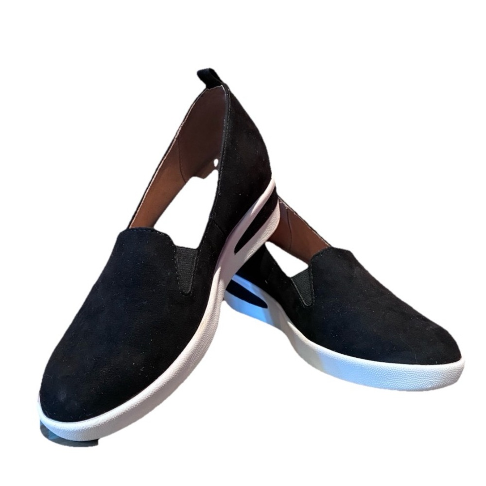 Reaction Kenneth Cole Women’s Black Suede Fabia Double Gore Slip On, Size 6.5 - Picture 1 of 12